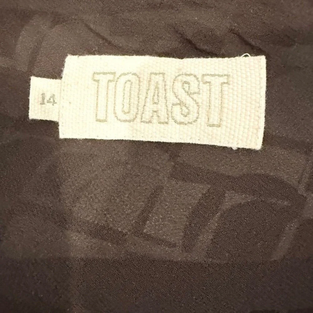 Toast flow into